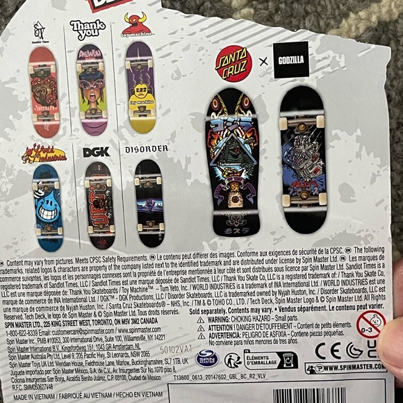 Tech deck Santa Cruz  and Godzilla lot of 2 boards - Picture 3 of 6